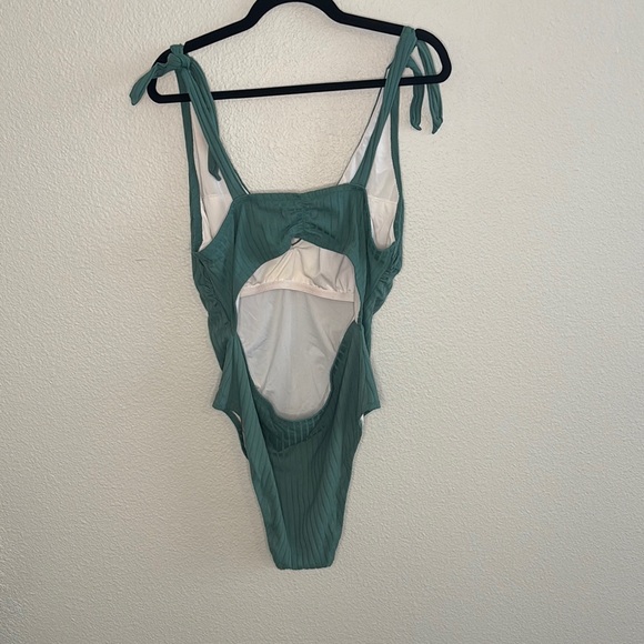 Jade Green Ribbed Swimsuit - one piece 👙 - Picture 2 of 2